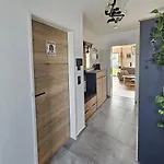 Homestay Private Room's Aitrach, Style, Comfort, Quiet, Motorway Connection *
