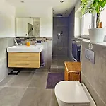 Private Room's Aitrach, Style, Comfort, Quiet, Motorway Connection